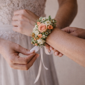 Armschmuck mit Rosen lachs