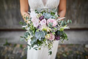 Brautstrauss gross zarte Farben, Eukalyptus mint-rosa