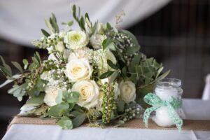 Brautstrauss Rosen Schleierkraut weiss-grün