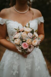 Brautstrauss rund Gartenrosen zarte Farben