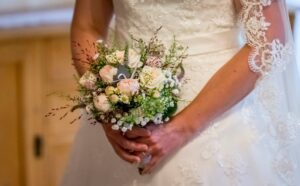 Brautstrauss zart wiesenhaft bauerngarten