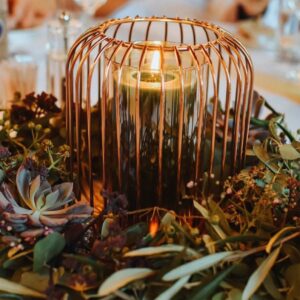 Tischdekoration mit Kerzenglas, grün modern & schlicht