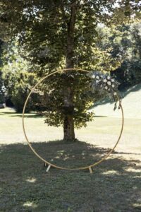 Traubogen mit weissen Rosen und Eukalyptus