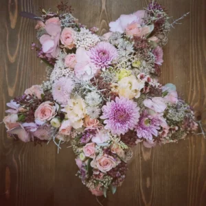 Blumen zum Trost Trauerfloristik Stern, ein neuer Stern am Himmel, lila