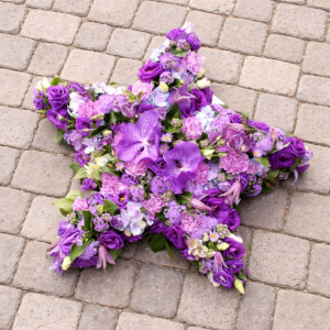 Blumen zum Trost Trauerfloristik Stern Symbolik lila