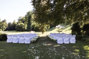 Trauung im freien Rosendurchgang