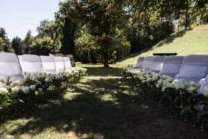Trauung mit Rosendurchgang mit weissen Rosen